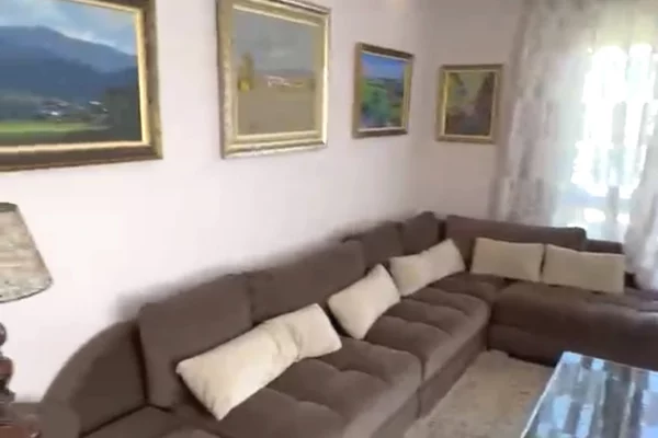 Jepet me qira 2+1+parkim Komuna e Parisit 850€