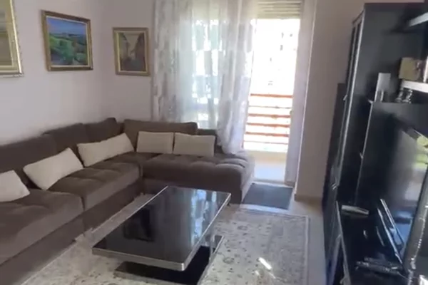 Shtepi me qera Apartament ne Tirane, 2+1, Mobilimi E mobiluar, Pagesa 850  Euro.