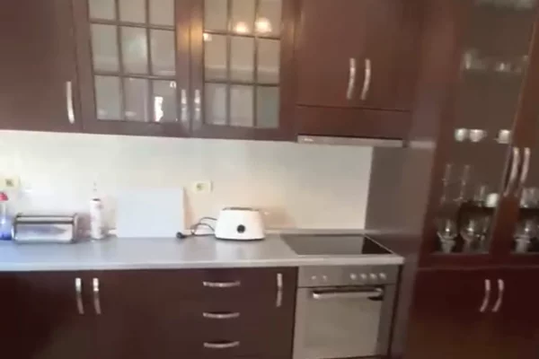 Shtepi me qera Apartament ne Tirane, 2+1, Mobilimi E mobiluar, Pagesa 850  Euro.