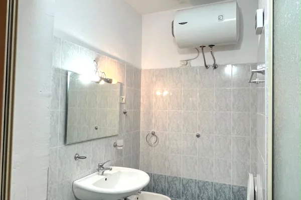 Shtepi me qera Apartament ne Tirane, 1+1, Mobilimi E mobiluar, Pagesa 60,000  Leke.