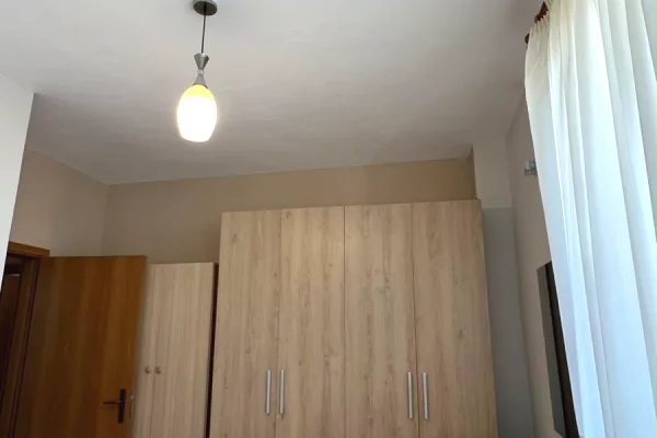 Shtepi me qera Apartament ne Tirane, 1+1, Mobilimi E mobiluar, Pagesa 60,000  Leke.