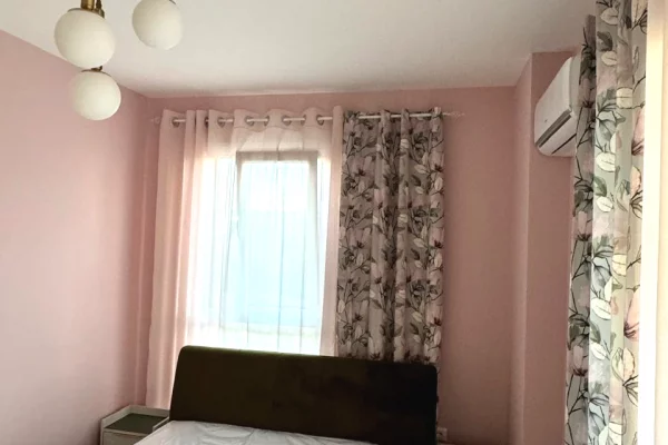 Shtepi me qera Apartament ne Tirane, 2+1, Mobilimi E mobiluar, Pagesa 75,000  Leke.