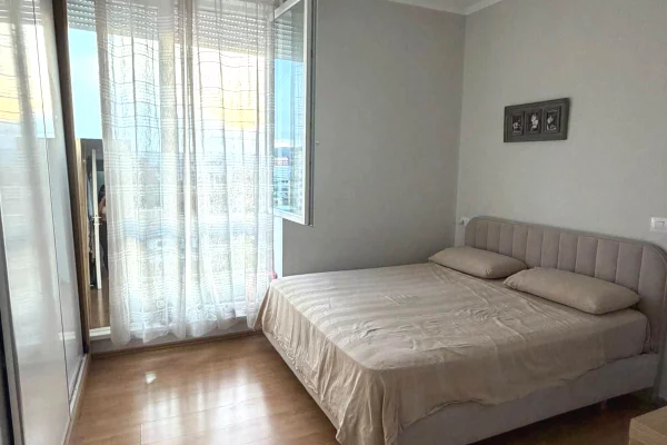 Shtepi me qera Apartament ne Tirane, 3+1, Mobilimi E mobiluar, Pagesa 90,000  Leke.