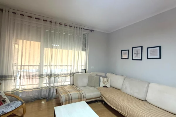 Shtepi me qera Apartament ne Tirane, 3+1, Mobilimi E mobiluar, Pagesa 90,000  Leke.