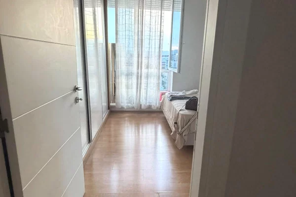 Shtepi me qera Apartament ne Tirane, 3+1, Mobilimi E mobiluar, Pagesa 90,000  Leke.