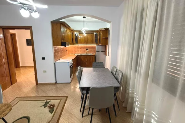 Shtepi me qera Shtepi Private ne Tirane, 2+1, Mobilimi E mobiluar, Pagesa 60,000  Leke.