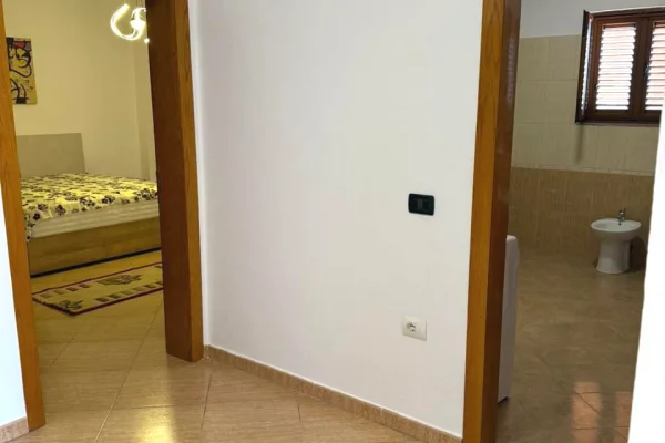 Shtepi me qera Shtepi Private ne Tirane, 2+1, Mobilimi E mobiluar, Pagesa 60,000  Leke.