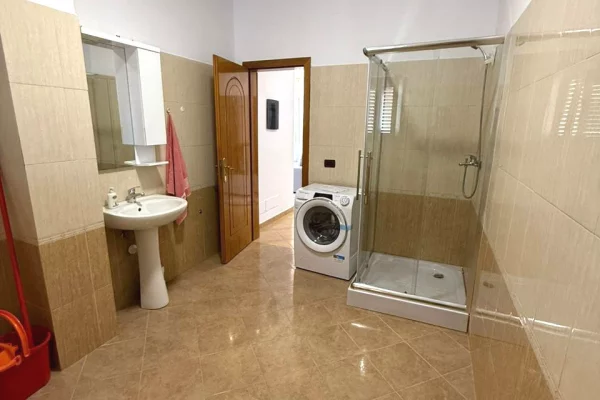 Shtepi me qera Shtepi Private ne Tirane, 2+1, Mobilimi E mobiluar, Pagesa 60,000  Leke.