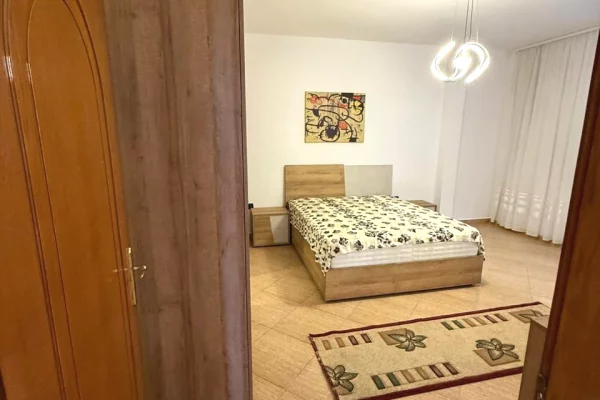 Shtepi me qera Shtepi Private ne Tirane, 2+1, Mobilimi E mobiluar, Pagesa 60,000  Leke.