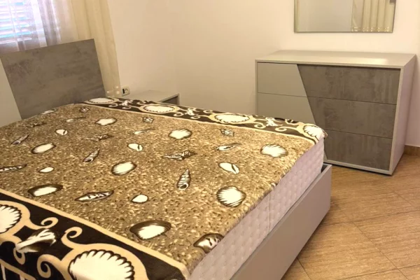 Shtepi me qera Shtepi Private ne Tirane, 2+1, Mobilimi E mobiluar, Pagesa 60,000  Leke.