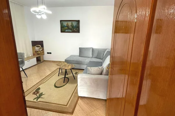 Shtepi me qera Shtepi Private ne Tirane, 2+1, Mobilimi E mobiluar, Pagesa 60,000  Leke.
