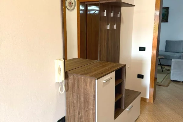 Shtepi me qera Shtepi Private ne Tirane, 2+1, Mobilimi E mobiluar, Pagesa 60,000  Leke.