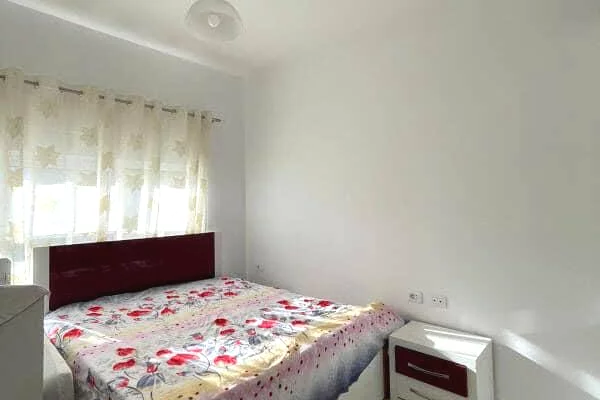 Shtepi me qera Apartament ne Tirane, 2+1, Mobilimi E mobiluar, Pagesa 55,000  Leke.