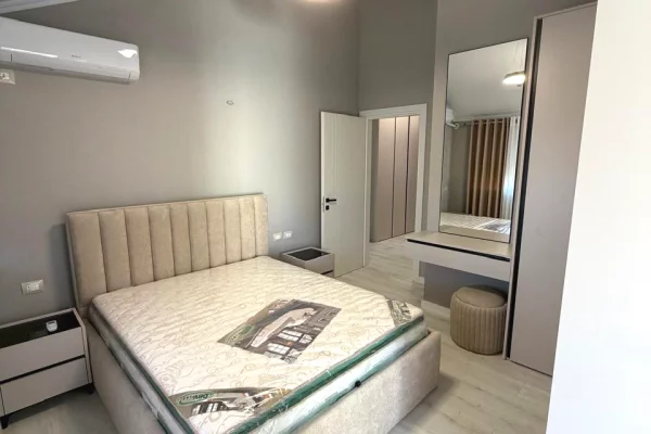 Shtepi me qera Apartament ne Tirane, 2+1, Mobilimi E mobiluar, Pagesa 90,000  Leke.