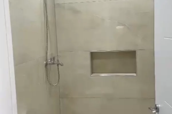 Shtepi me qera Apartament ne Tirane, 2+1, Mobilimi Pjeserisht e mobiluar, Pagesa 40,000  Leke.
