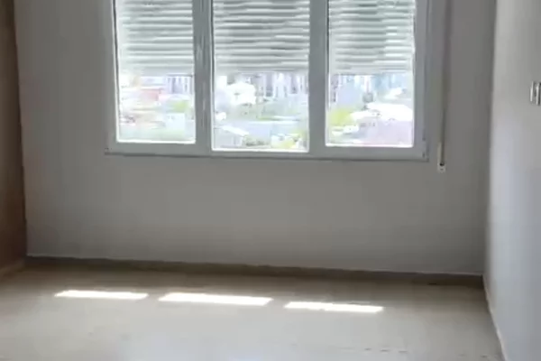 Shtepi me qera Apartament ne Tirane, 2+1, Mobilimi Pjeserisht e mobiluar, Pagesa 40,000  Leke.