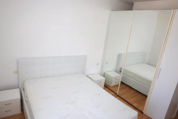 Shtepi me qera Apartament ne Tirane, 2+1, Mobilimi E mobiluar, Pagesa 80,000  Leke.