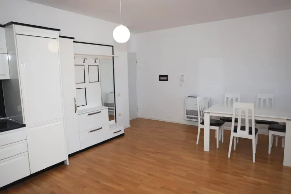 Shtepi me qera Apartament ne Tirane, 2+1, Mobilimi E mobiluar, Pagesa 80,000  Leke.
