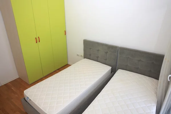 Shtepi me qera Apartament ne Tirane, 2+1, Mobilimi E mobiluar, Pagesa 80,000  Leke.