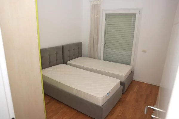 Shtepi me qera Apartament ne Tirane, 2+1, Mobilimi E mobiluar, Pagesa 80,000  Leke.