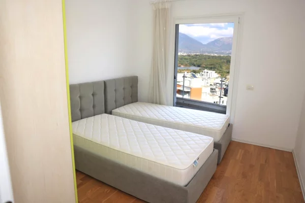 Shtepi me qera Apartament ne Tirane, 2+1, Mobilimi E mobiluar, Pagesa 80,000  Leke.