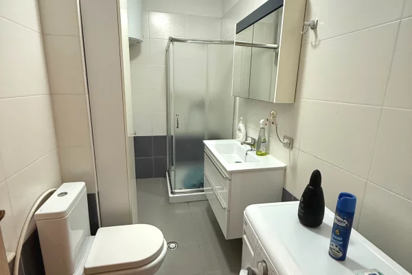 Shtepi me qera Apartament ne Tirane, 2+1, Mobilimi E mobiluar, Pagesa 800  Euro.