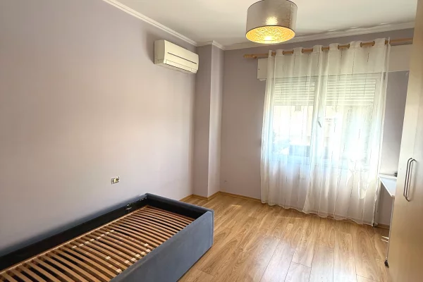 Shtepi me qera Apartament ne Tirane, 2+1, Mobilimi E mobiluar, Pagesa 800  Euro.