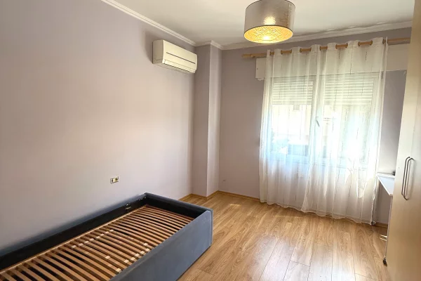 Shtepi me qera Apartament ne Tirane, 2+1, Mobilimi E mobiluar, Pagesa 800  Euro.