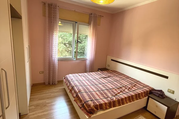 Shtepi me qera Apartament ne Tirane, 2+1, Mobilimi E mobiluar, Pagesa 800  Euro.