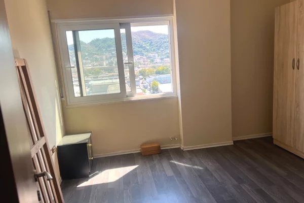 Shtepi me qera Apartament ne Tirane, 2+1, Mobilimi Bosh, pa mobiluar, Pagesa 45,000  Leke.