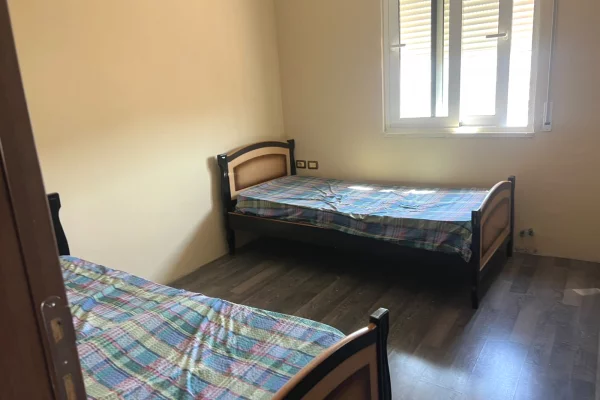 Shtepi me qera Apartament ne Tirane, 2+1, Mobilimi Bosh, pa mobiluar, Pagesa 45,000  Leke.