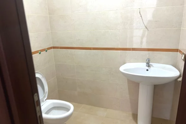 Shtepi me qera Apartament ne Tirane, 2+1, Mobilimi Bosh, pa mobiluar, Pagesa 45,000  Leke.