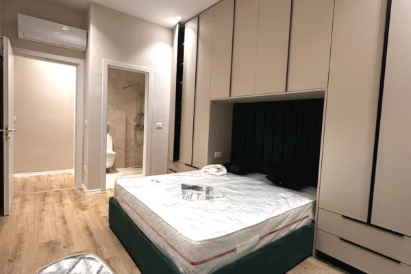 Shtepi me qera Apartament ne Tirane, 2+1, Mobilimi E mobiluar, Pagesa 80,000  Leke.