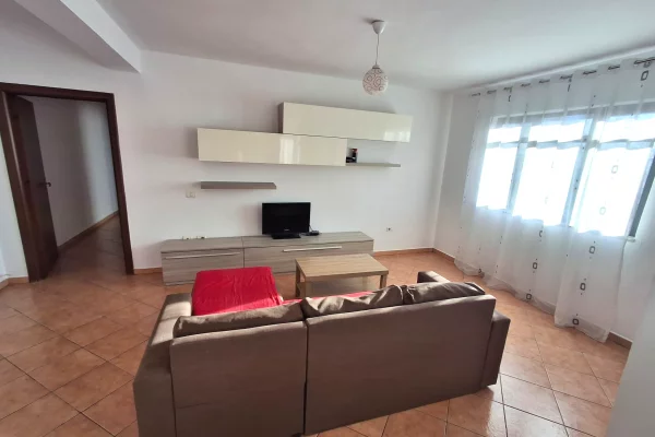 Shtepi me qera Apartament ne Tirane, 2+1, Mobilimi E mobiluar, Pagesa 45,000  Leke.