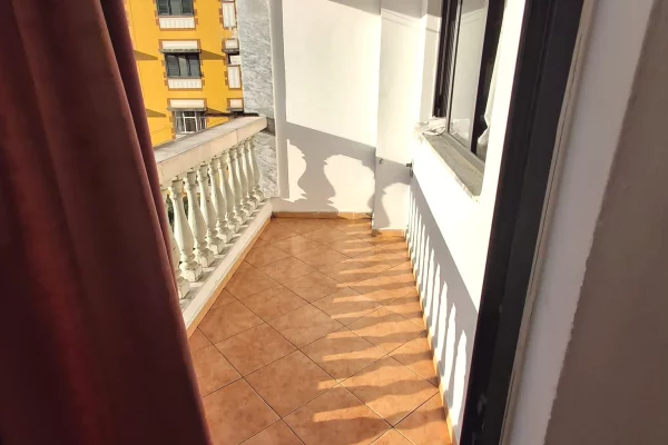 Shtepi me qera Apartament ne Tirane, 2+1, Mobilimi E mobiluar, Pagesa 45,000  Leke.