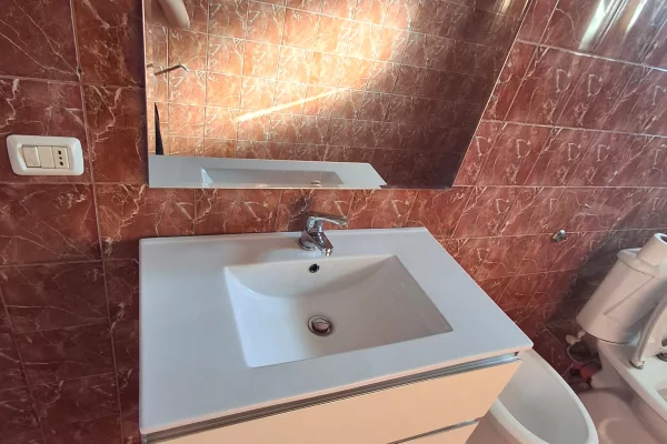 Shtepi me qera Apartament ne Tirane, 2+1, Mobilimi E mobiluar, Pagesa 45,000  Leke.