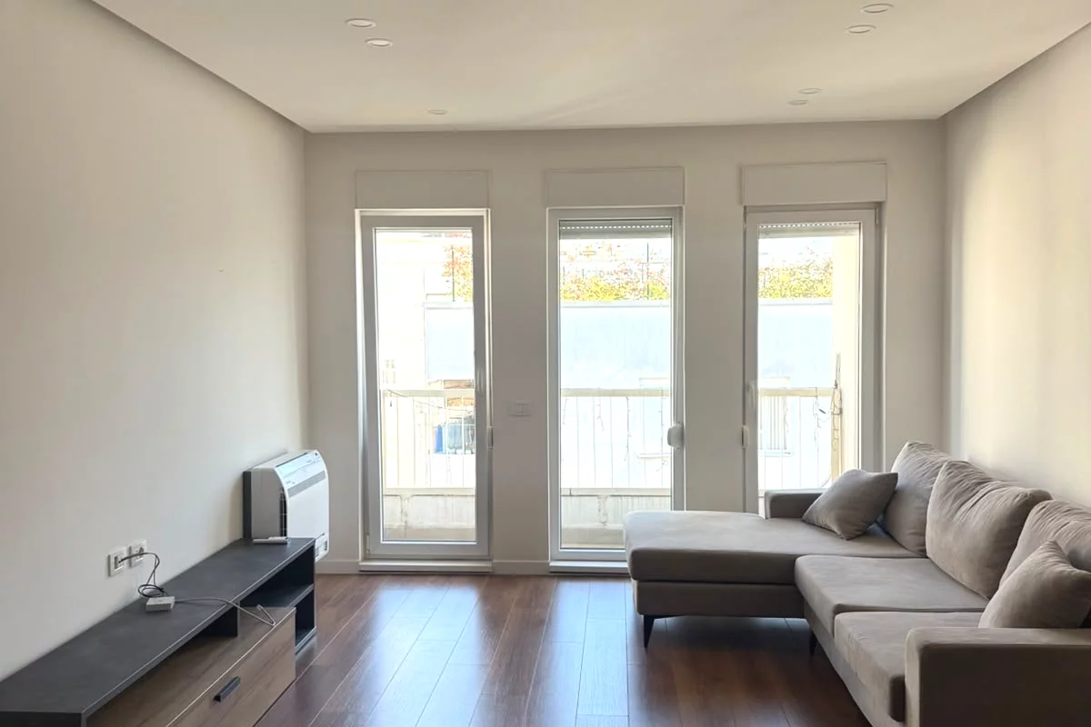 Shtepi me qera Apartament ne Tirane, 2+1, Mobilimi E mobiluar, Pagesa 70,000  Leke.