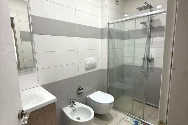 Shtepi me qera Apartament ne Tirane, 2+1, Mobilimi E mobiluar, Pagesa 70,000  Leke.
