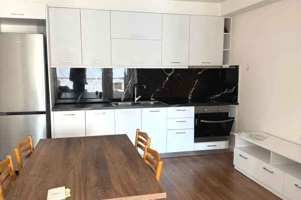 Shtepi me qera Apartament ne Tirane, 2+1, Mobilimi E mobiluar, Pagesa 70,000  Leke.