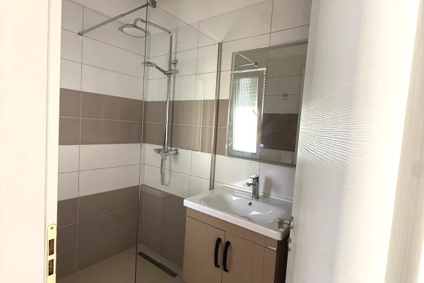 Shtepi me qera Apartament ne Tirane, 2+1, Mobilimi E mobiluar, Pagesa 70,000  Leke.