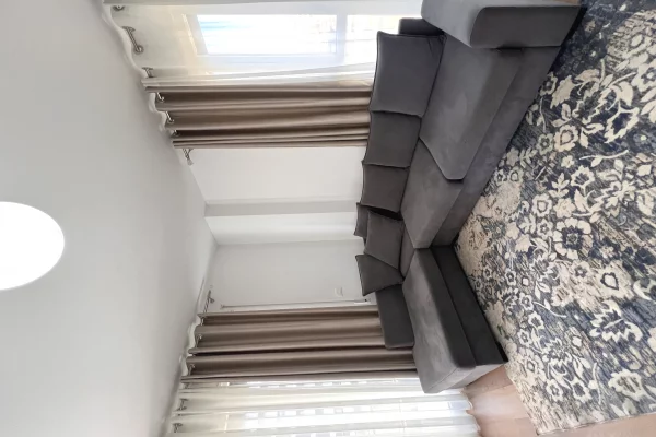 Shtepi me qera Apartament ne Tirane, 2+1, Mobilimi E mobiluar, Pagesa 75,000  Leke.