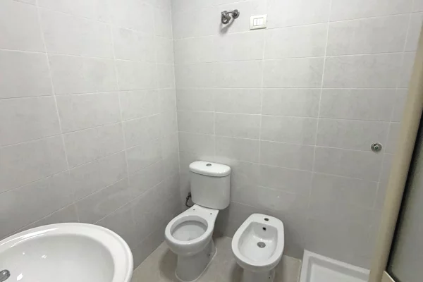 Shtepi me qera Apartament ne Tirane, 2+1, Mobilimi E mobiluar, Pagesa 40,000  Leke.