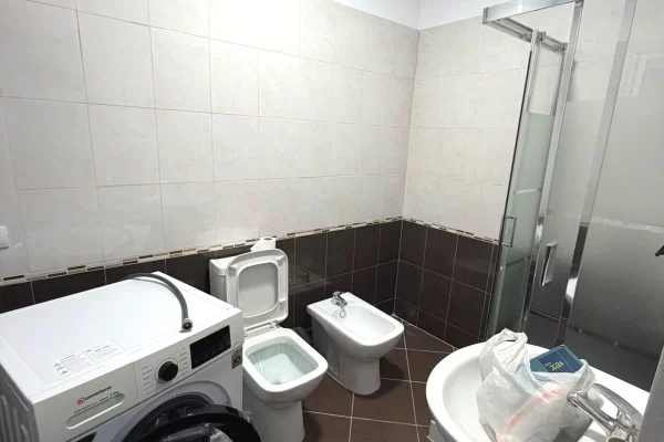 Shtepi me qera Apartament ne Tirane, 2+1, Mobilimi E mobiluar, Pagesa 40,000  Leke.