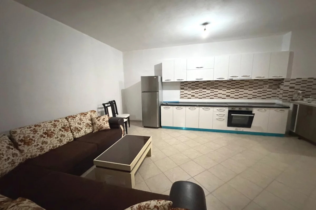 Shtepi me qera Apartament ne Tirane, 2+1, Mobilimi E mobiluar, Pagesa 40,000  Leke.
