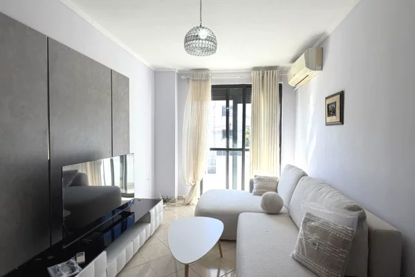 Shtepi me qera Apartament ne Tirane, 1+1, Mobilimi E mobiluar, Pagesa 45,000  Leke.