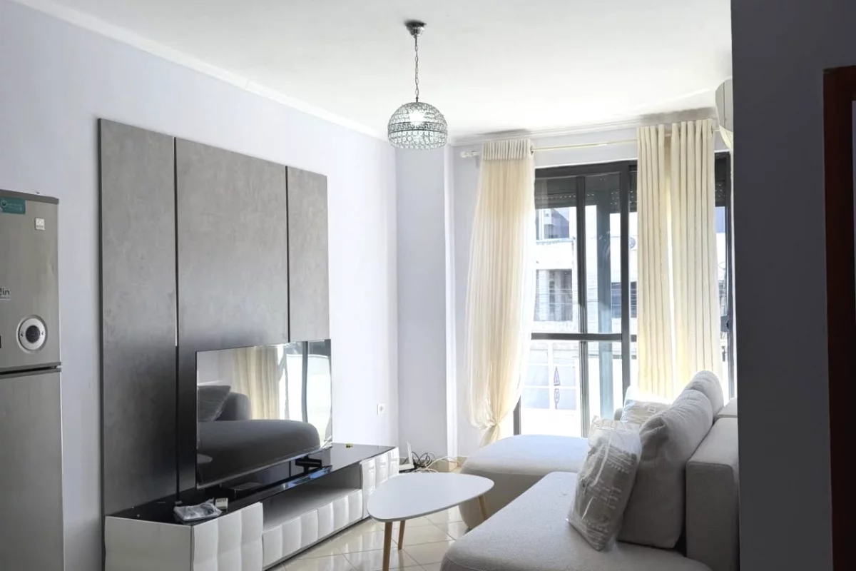 Shtepi me qera Apartament ne Tirane, 1+1, Mobilimi E mobiluar, Pagesa 45,000  Leke.