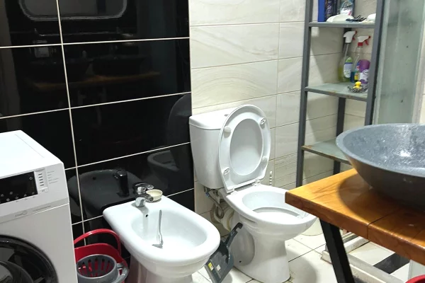 Shtepi me qera Apartament ne Tirane, 1+1, Mobilimi E mobiluar, Pagesa 45,000  Leke.
