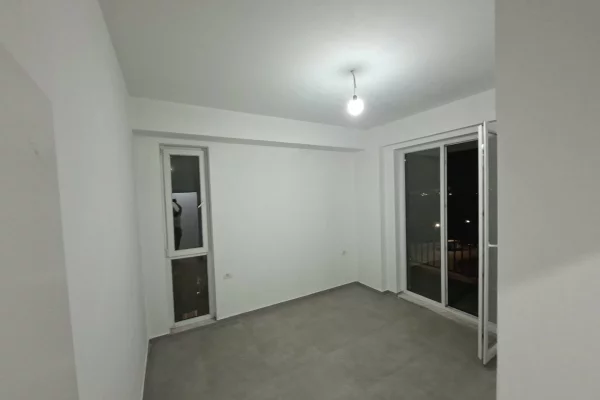 Shtepi me qera Apartament ne Tirane, 2+1, Mobilimi Bosh, pa mobiluar, Pagesa 45,000  Leke.