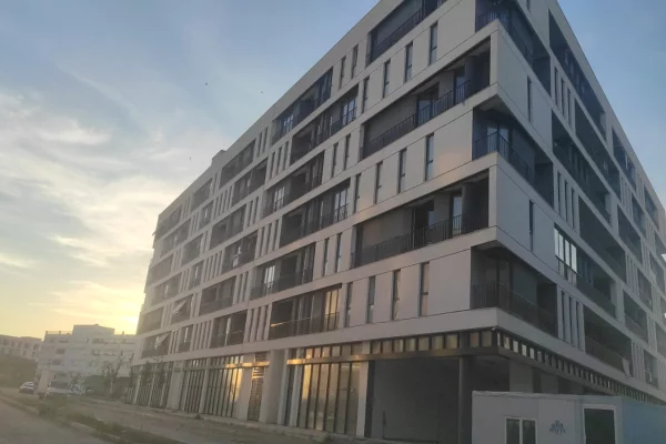 Shtepi me qera Apartament ne Tirane, 2+1, Mobilimi Bosh, pa mobiluar, Pagesa 45,000  Leke.