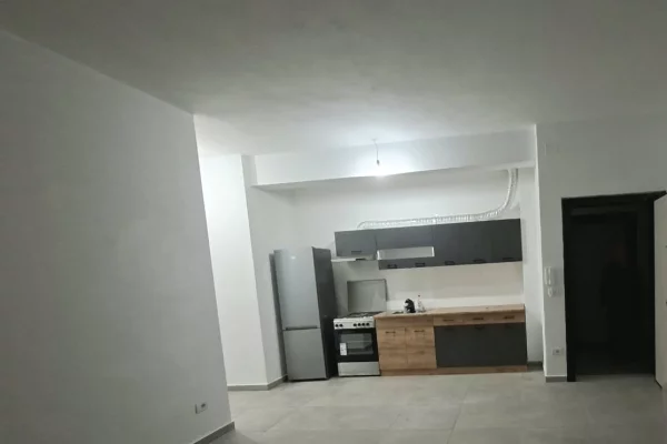 Shtepi me qera Apartament ne Tirane, 2+1, Mobilimi Bosh, pa mobiluar, Pagesa 45,000  Leke.
